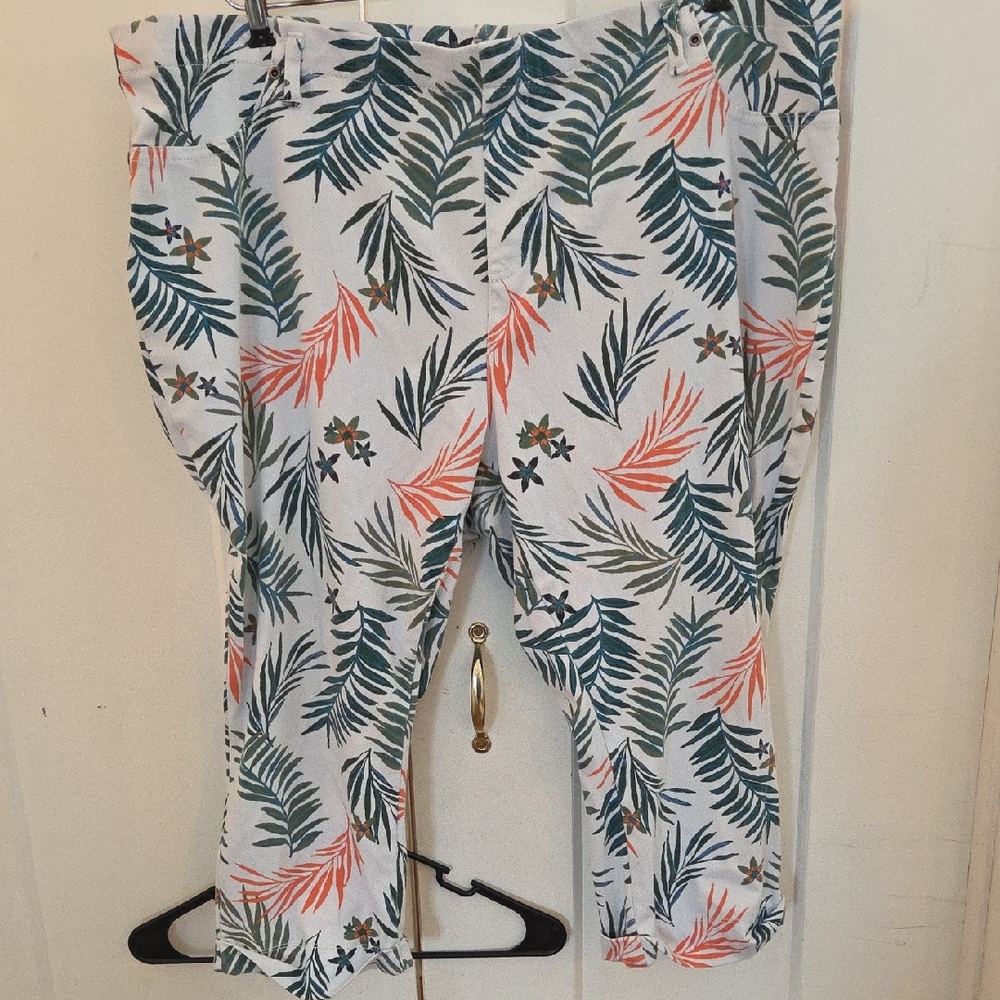 Terra & Sky Leaf Pattern Pants - Green and Black